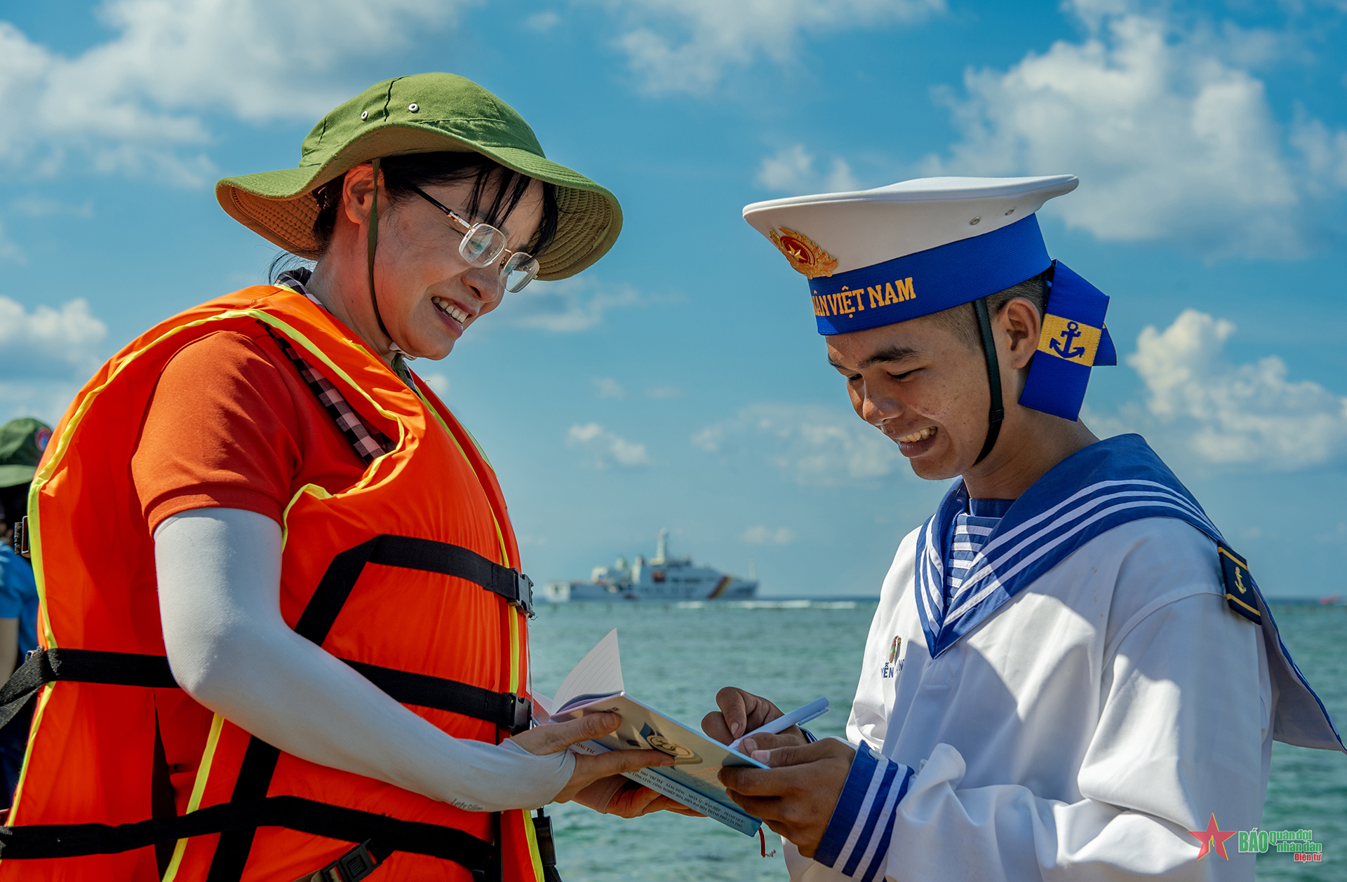 Dòng cảm xúc nơi đảo xa 